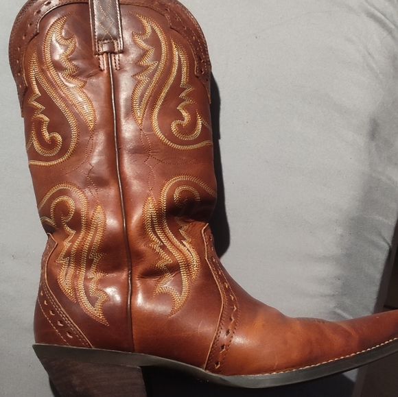 Ariat 8B boots work 2 hours - Picture 3 of 3